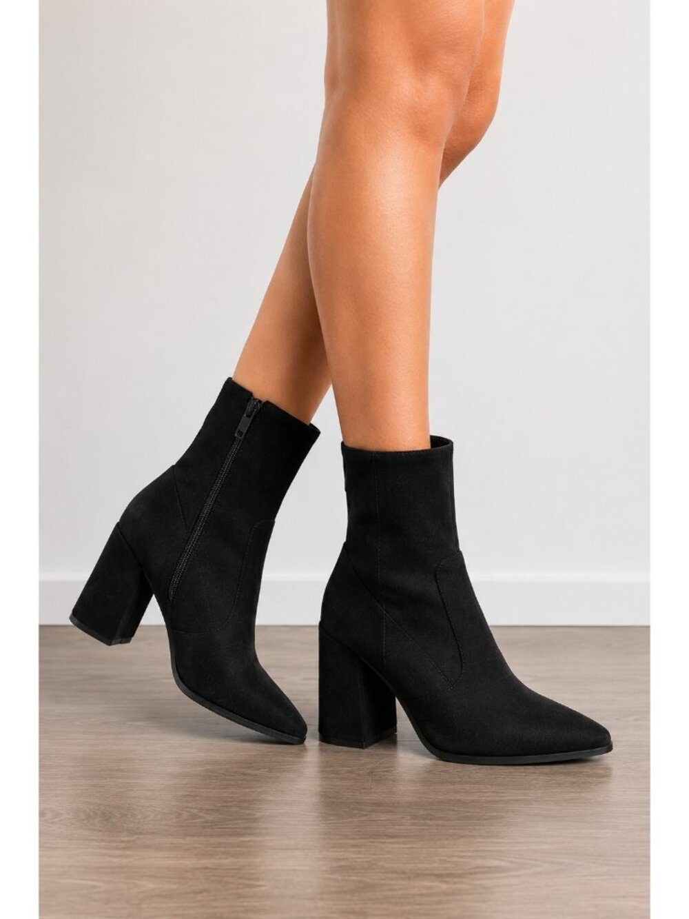 Women’s Mango (MNG) Black Leather Pointed Toe  Stacked Heel Ankle Boots Size 39